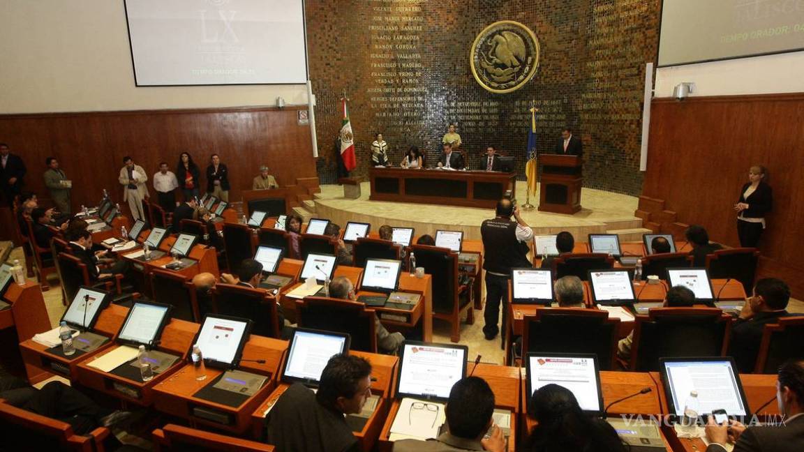 Diputados de Jalisco ganan más de 100 mil pesos, ¡y querían becas para posgrados!