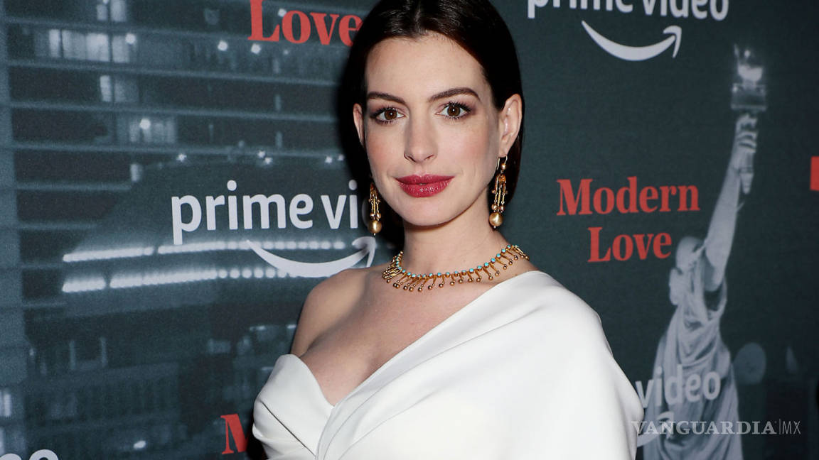 Anne Hathaway deslumbra en alfombra roja