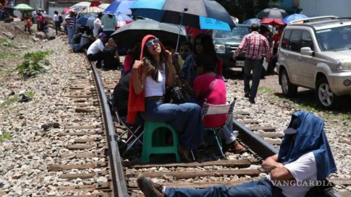 CNTE liberó seis vías férreas en Michoacán