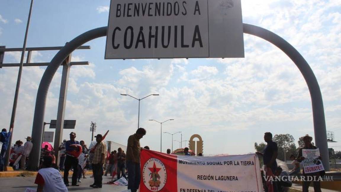 Cierran campesinos puente Solidaridad de Torreón