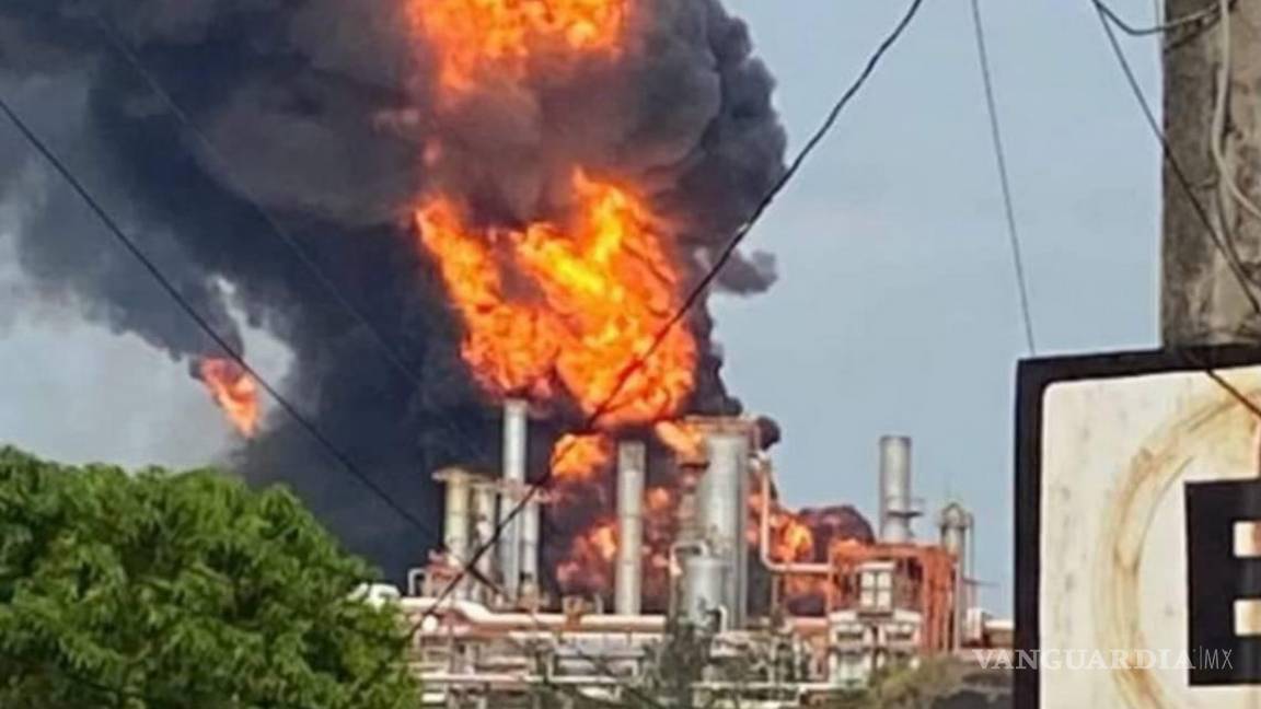 Mueren dos trabajadores tras incendio en refinería de Pemex en Minatitlán, Veracruz