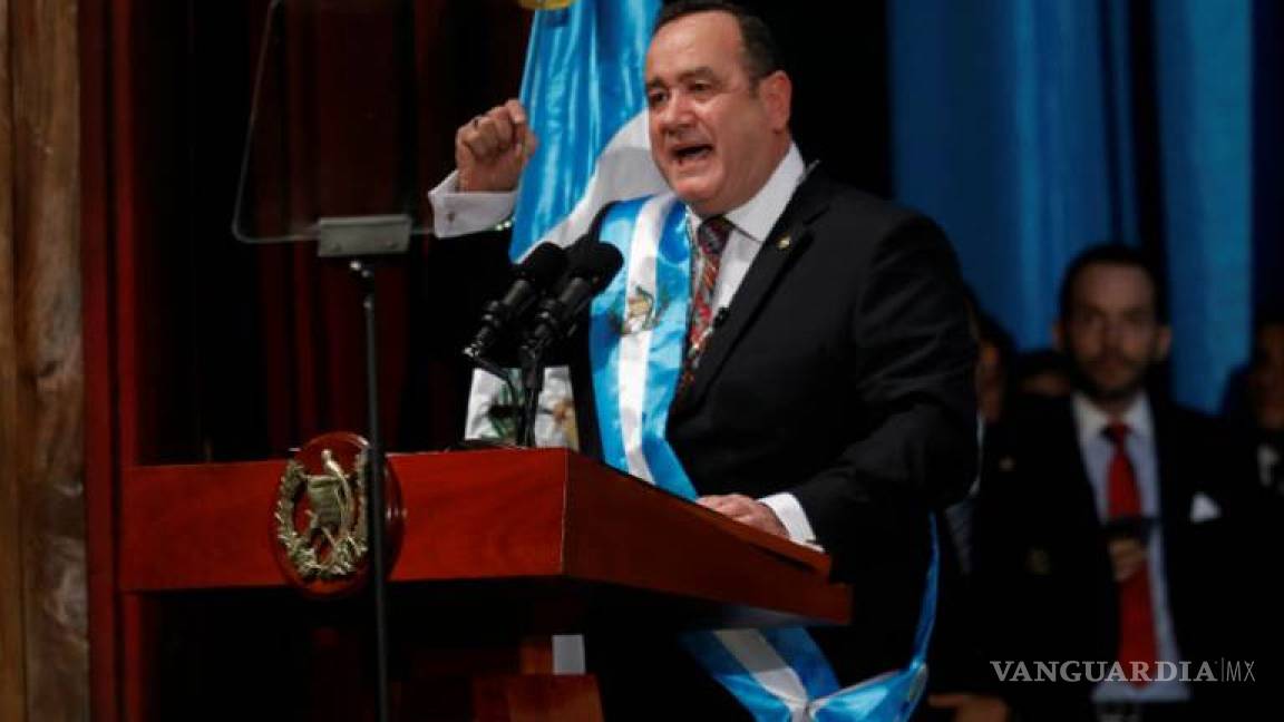 Nuevo presidente de Guatemala rompe relaciones con Gobierno de Maduro