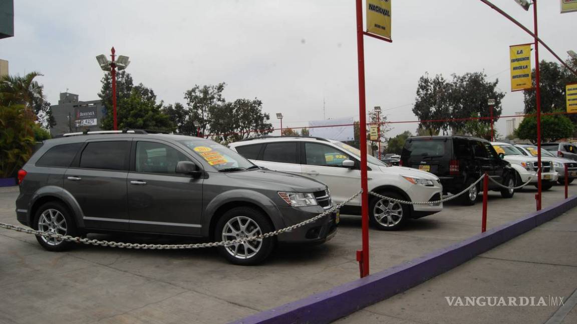 Loteros importan autos por Laredo, tras el cierre en Piedras Negras