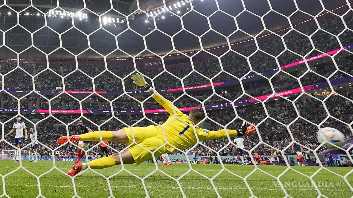 $!Jordan Pickford se vio superado por el tiro de media distancia de Francia.
