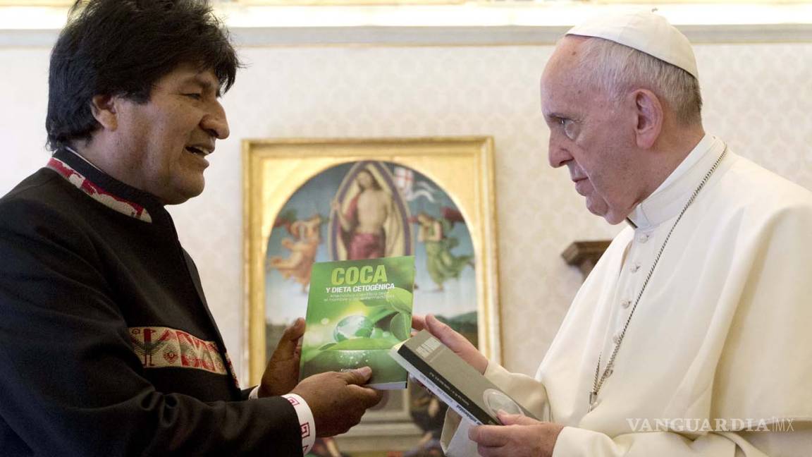 Evo Morales sorprende con un regalo poco común al Papa