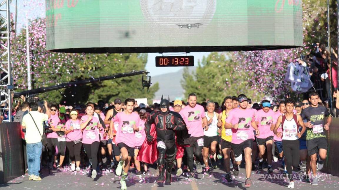 $!En carrera de Coahuila se suman 10 mil almas vs el cáncer