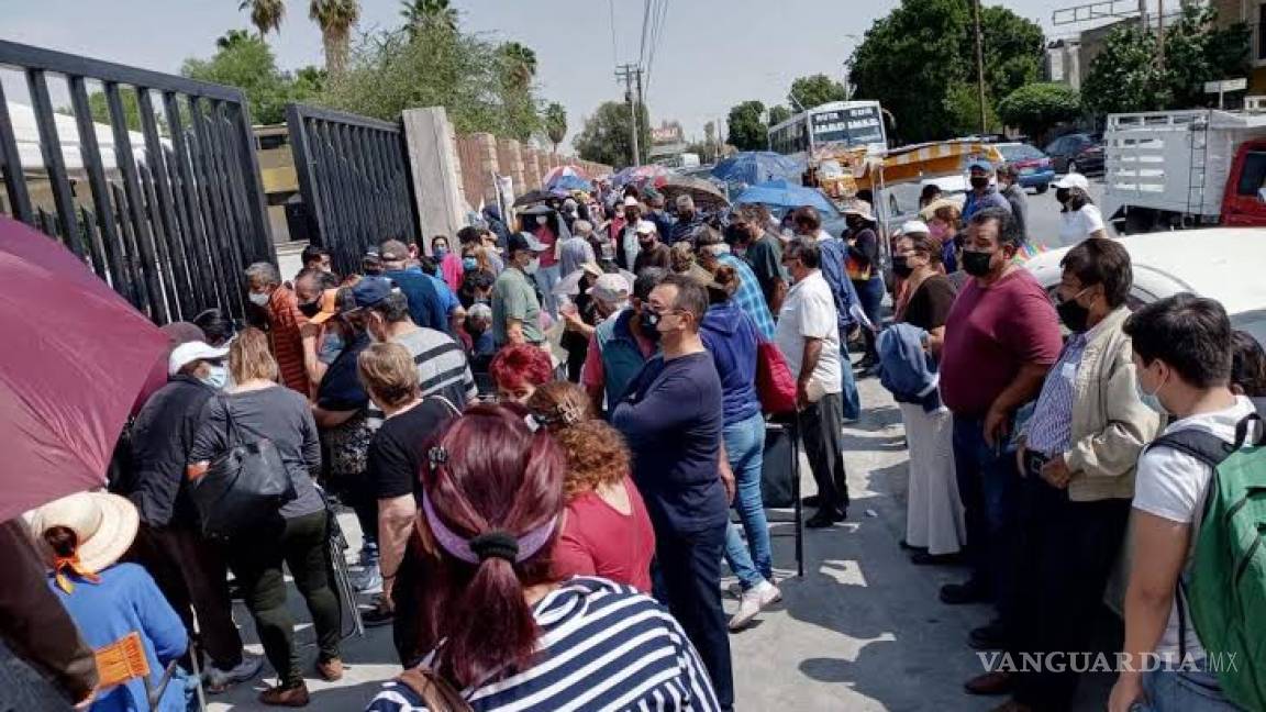 Prevalece el caos por vacunación contra COVID-19 en Torreón