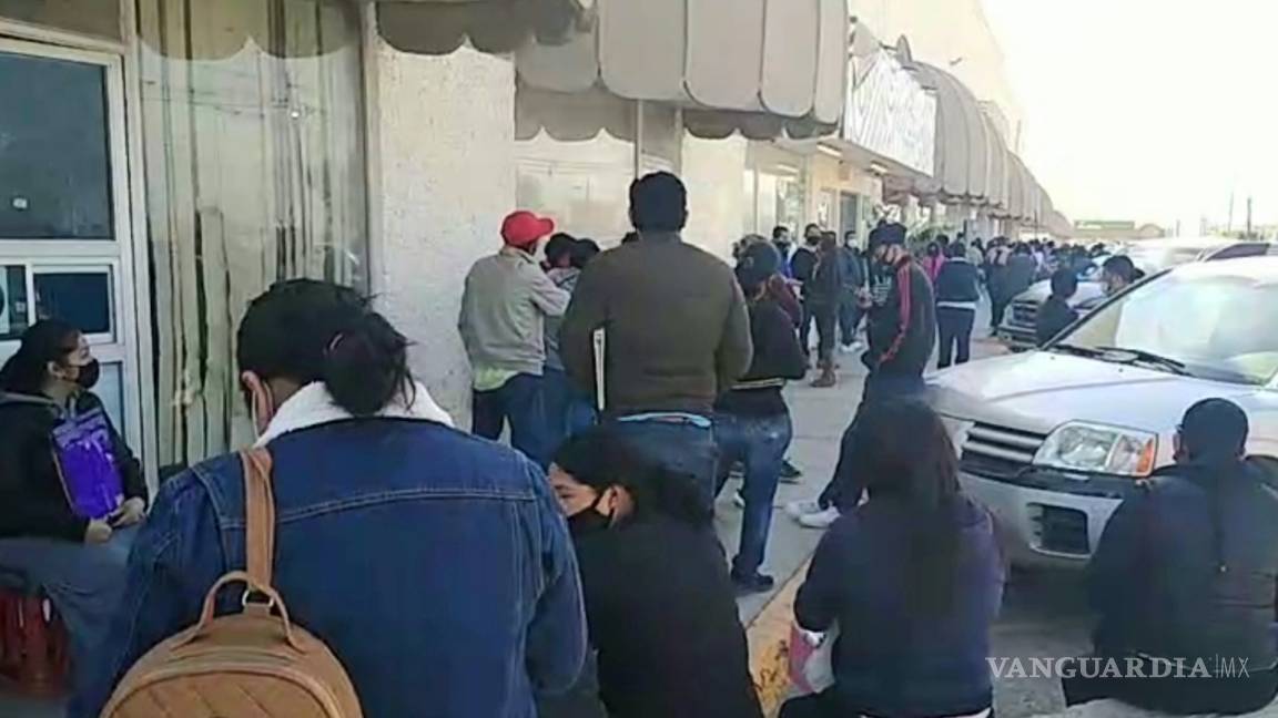 En Torreón, módulos del INE amanecieron con grandes aglomeraciones