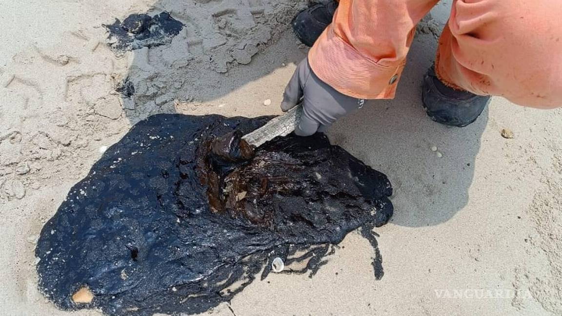$!Aparece chapopote en las playas de Tamaulipas