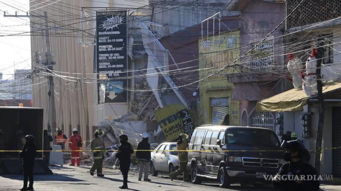 Cae edificio en Puebla tras explosión