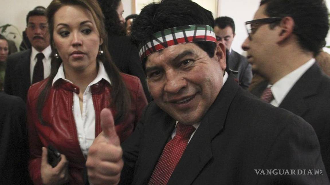 ‘Juanito’ va contra la ‘mafia de Morena’, se registró como aspirante del Frente Amplio por México