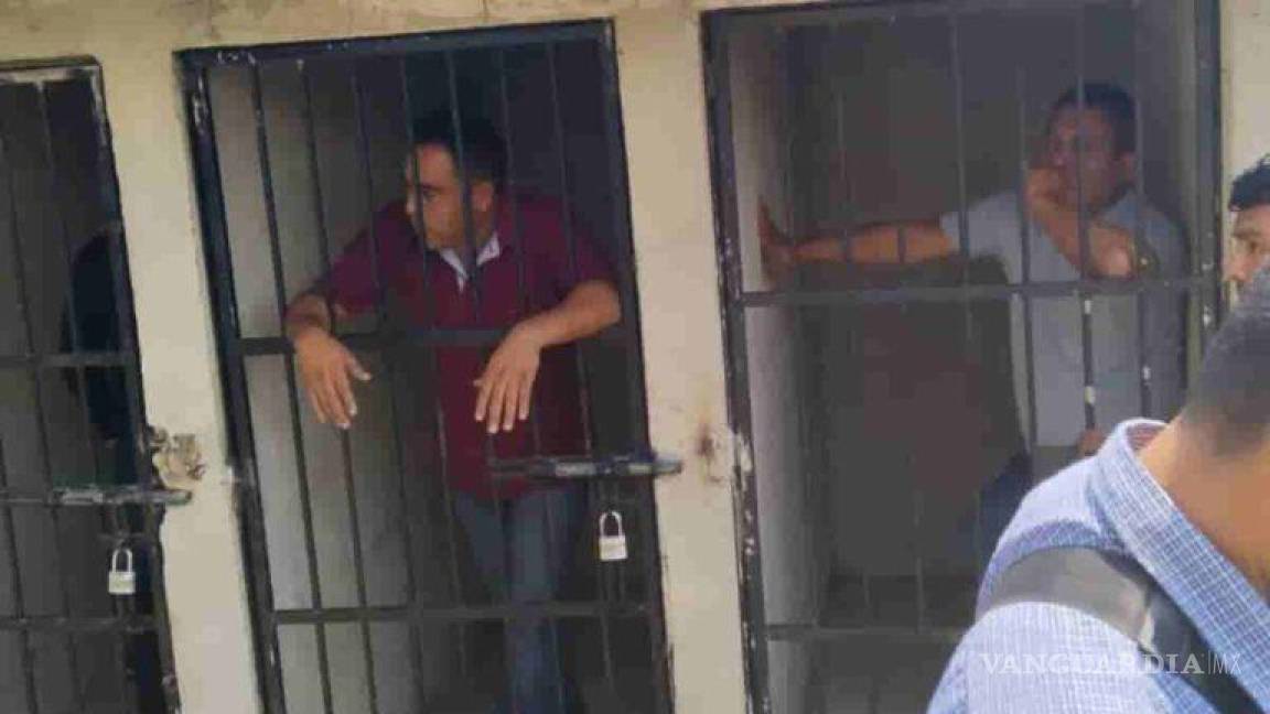 Por incumplido, en Chiapas habitantes meten a la cárcel al alcalde interino de Ocosingo