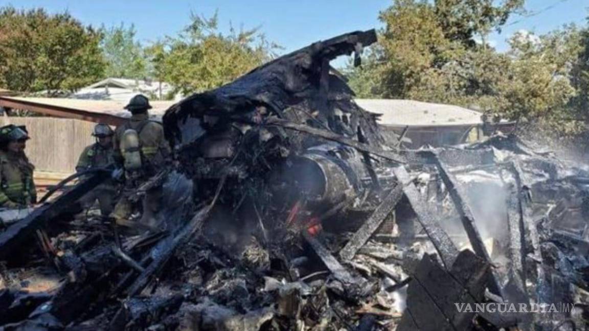 Avión militar de entrenamiento se estrelló en EU y deja dos heridos