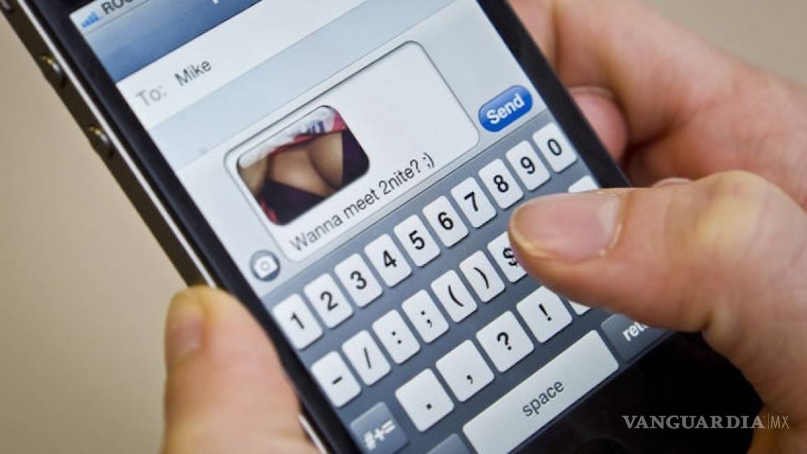 Así se envían mensajes sexuales los adolescentes: Descubre los códigos
