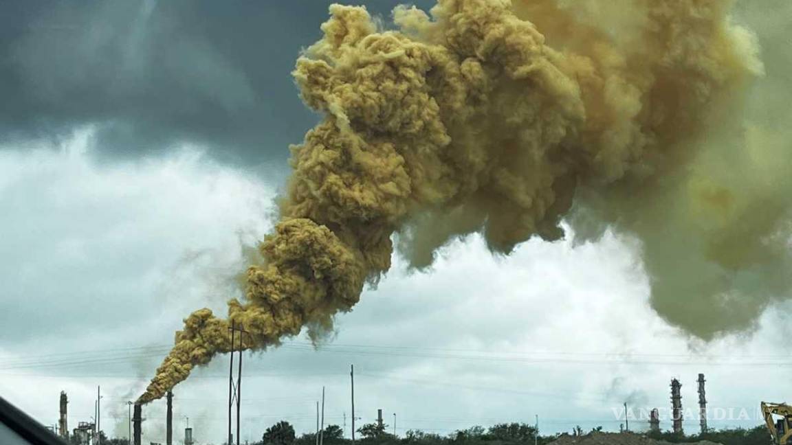 Pemex minimiza emisión amarillenta en refinería de Cadereyta... ‘no representó ningún riesgo para la población’ (video)