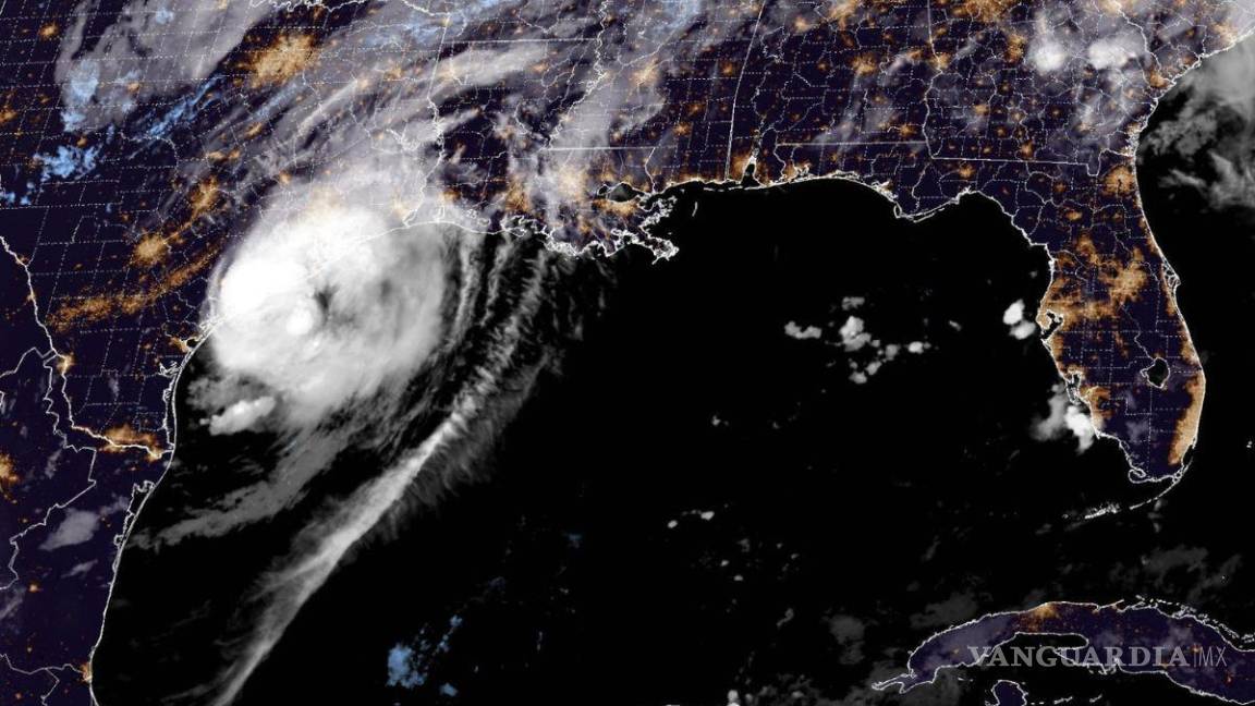 Beryl deja dos muertos en Texas y dos millones sin luz, se debilita a tormenta tropical
