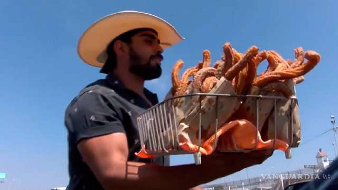 Conoce el vendedor de churros 'más sexy' de México (video)