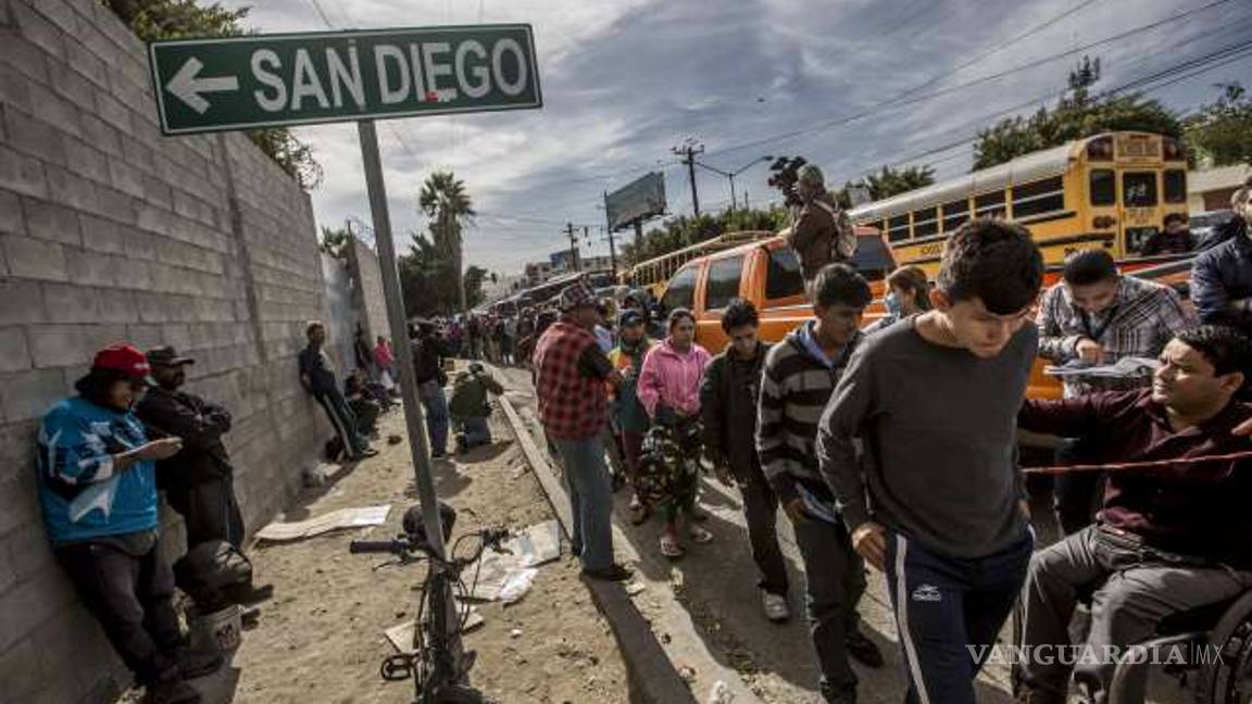 $!Vecinos de Playas de Tijuana se enfrentan a golpes con migrantes