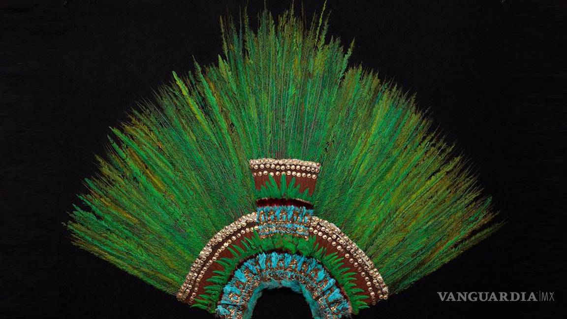 $!Después de tres años, el Penacho de Moctezuma se exhibe en el Weltmuseum de Viena