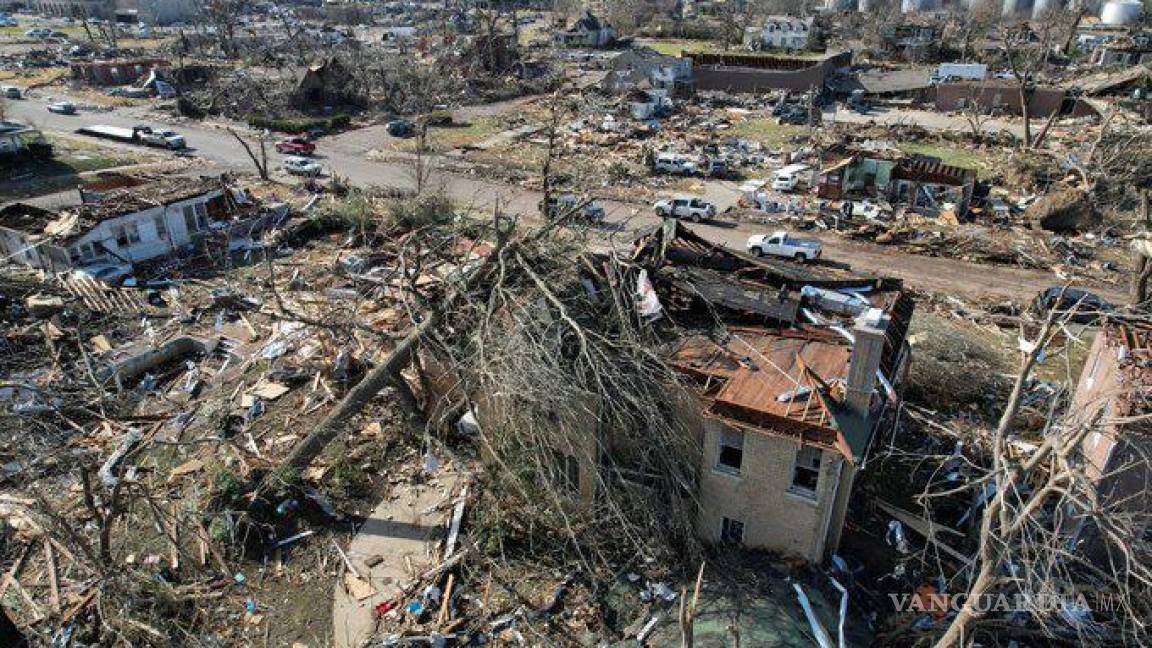 ‘Enjambre’ de tornados en EU dejaría más de cien muertos
