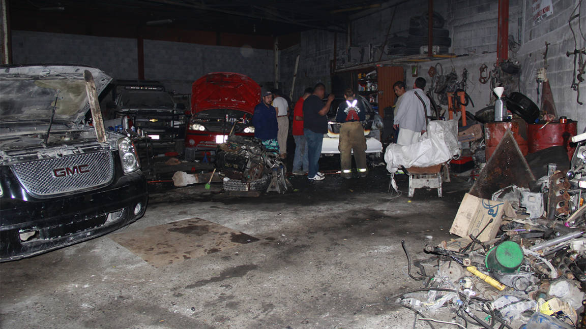 Se incendia auto en taller de Ramos Arizpe