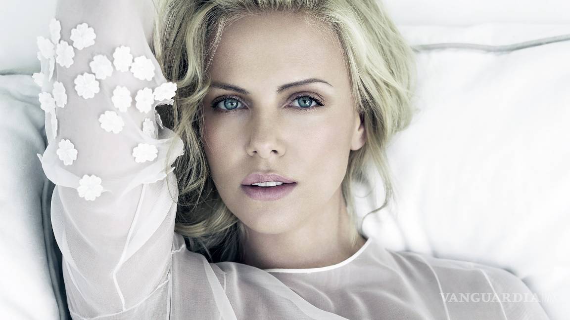 $!“Si no me pagan lo mismo que a un hombre no acepto el papel”: Charlize Theron