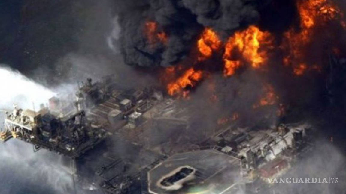 Plataforma petrolera se incendia en el Golfo de México