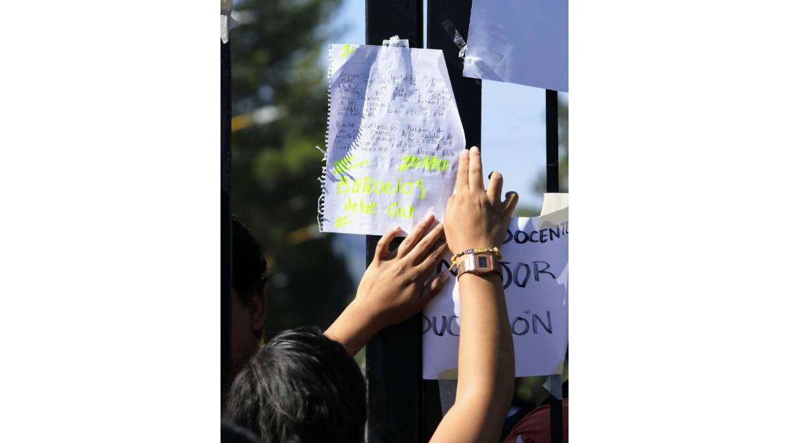 $!Alumnos señalaron que, incluso, el profesor ya había sido denunciado en el tendedero del 8M.