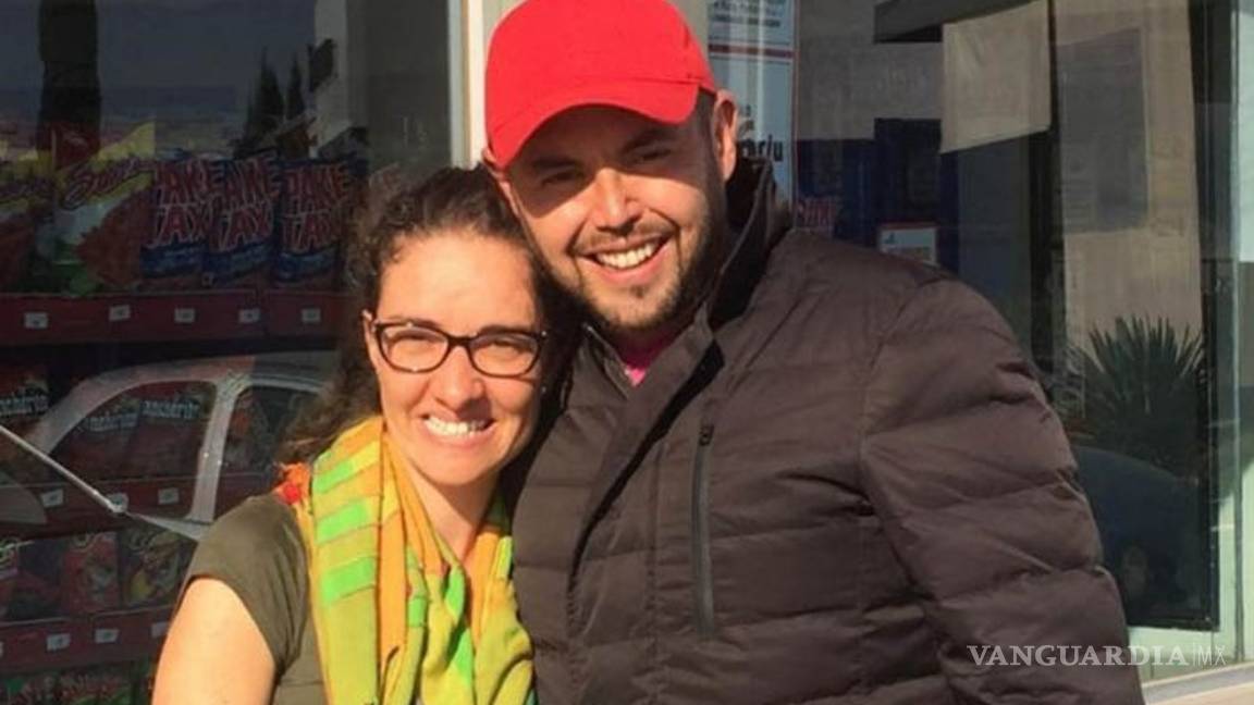 $!Comparten foto de Mauricio Clark con su 'novio' en la tina