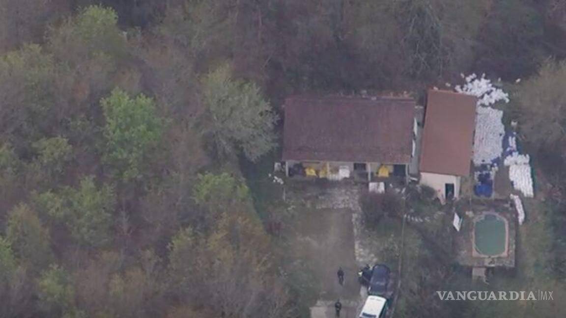 $!La propietaria de la casa, afirmó haberla vendido a una empresa y no estar relacionada. Sin embargo, uno de los detenidos resultó ser pareja de su hija