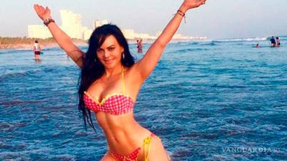 Maribel Guardia celebra en bikini 4 millones de seguidores