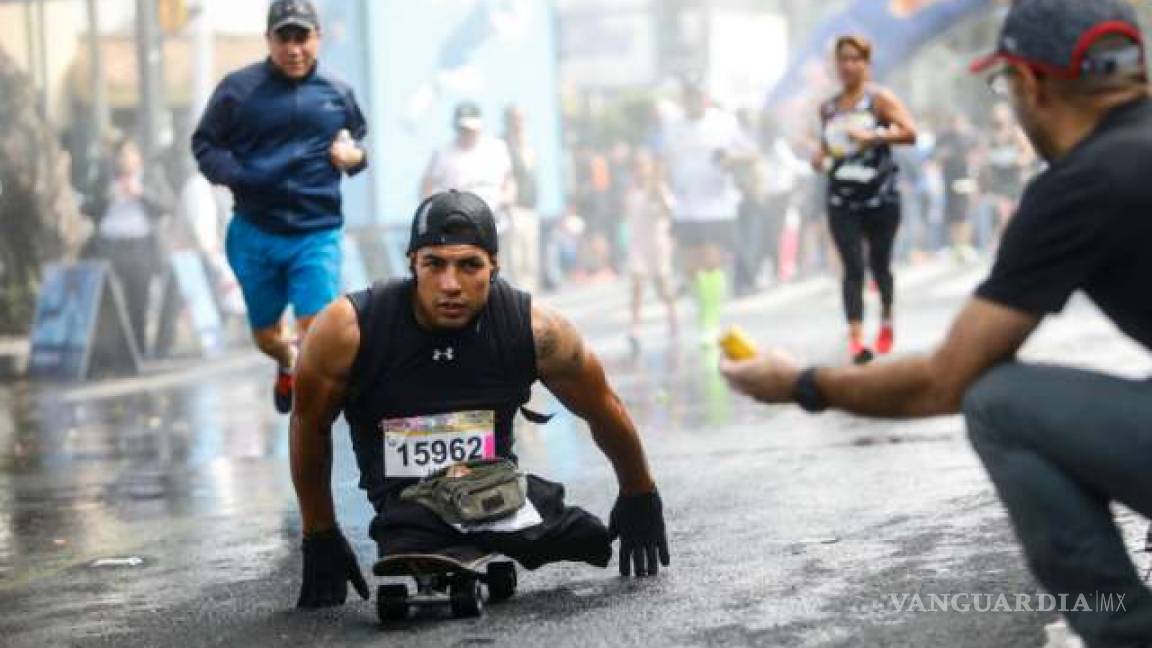 El hombre sin piernas que completó el Maratón CDMX a nombre de un amigo