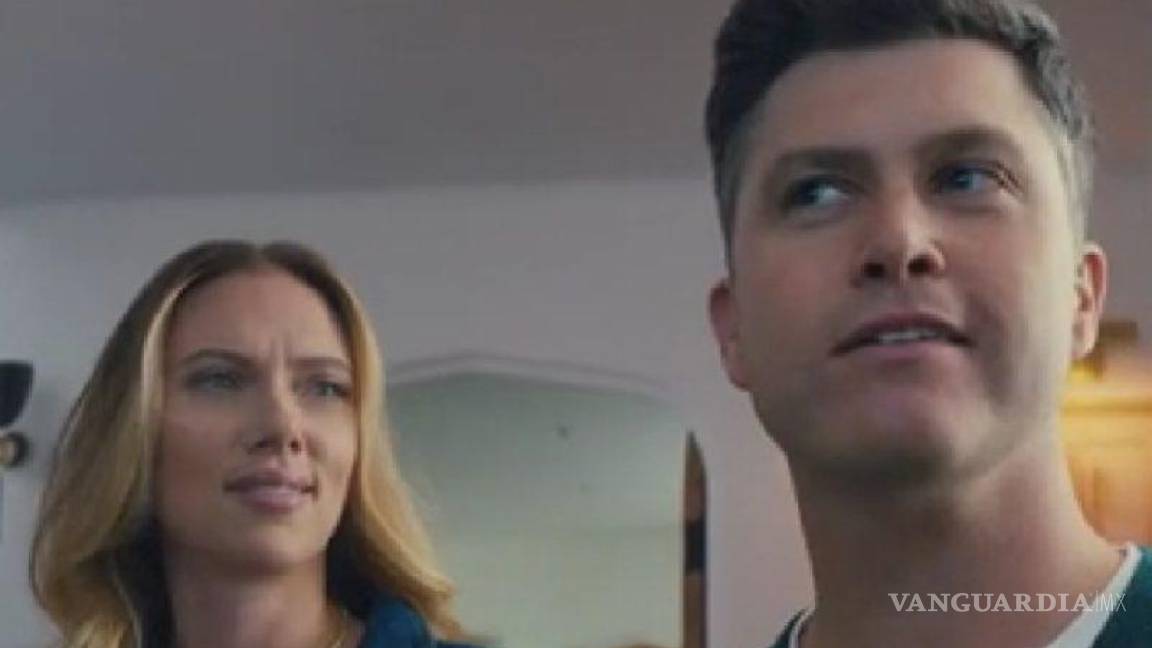 Scarlett Johansson y Colin Jost se burlan de su matrimonio en el anuncio de Alexa para el Super Bowl