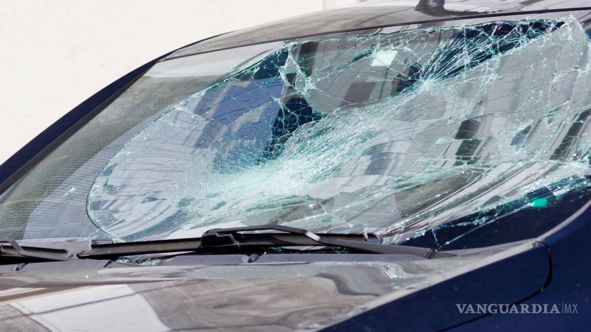 Detienen a dos personas por daños a automóvil en Saltillo; uno de ellos tiene 13 años