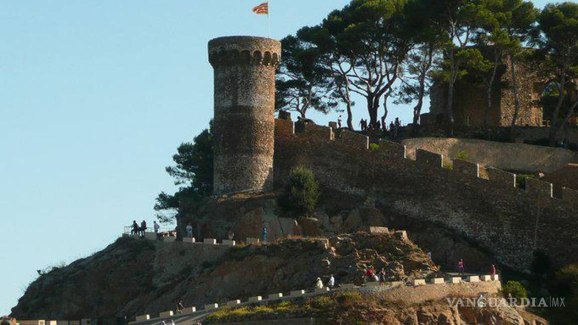 ¿Por una selfie?, mexicana murió al caer por acantilado de un castillo en Cataluña, España