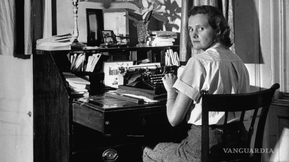 $!6 escritoras que sus novelas te ponen los nervios de punta con sus escalofriantes historias