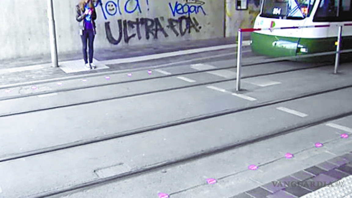 Ponen semáforos en el piso en Alemania