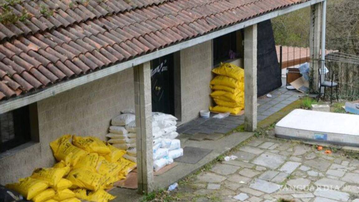 $!Las autoridades evitaron también que se vertieran al río cercano productos químicos como éter y ácido sulfúrico, que generarían una contaminación letal