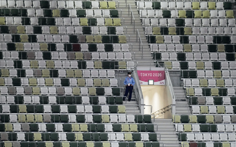 $!En imágenes; sin público, un espectáculo colorido y manifestantes anti-olímpicos se inaugura Tokio 2020