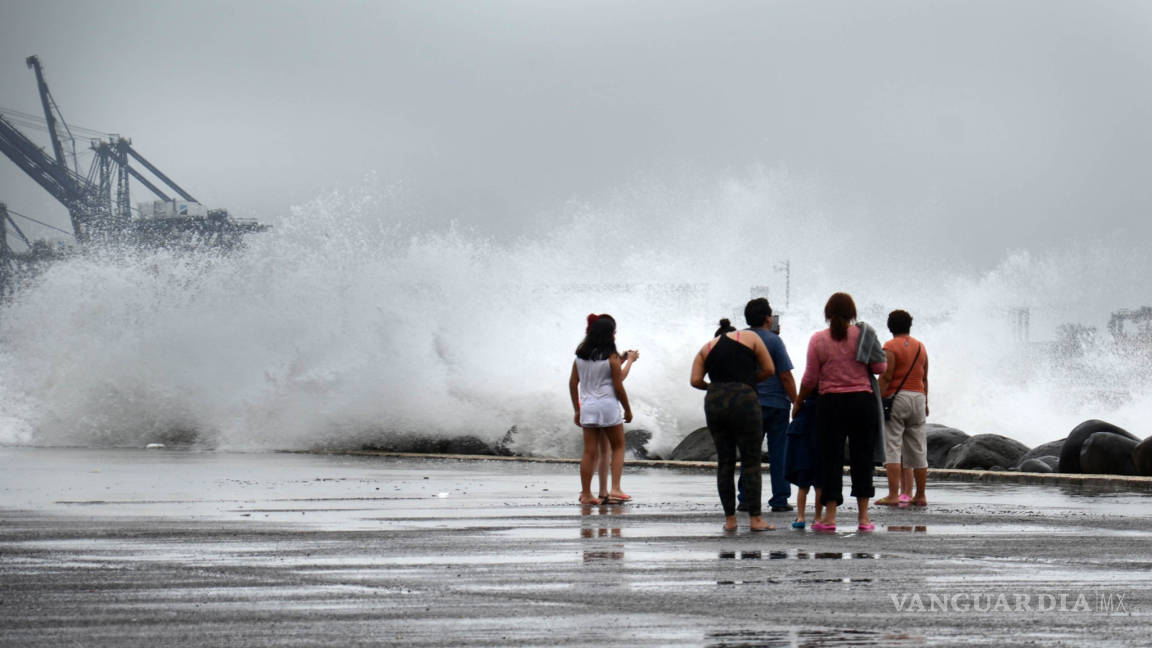 Huracán ‘Franklin’ toca tierra en Veracruz; permanece alerta roja