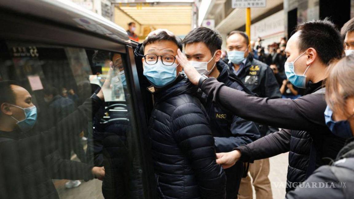 Hong Kong: Cierra periódico tras redada