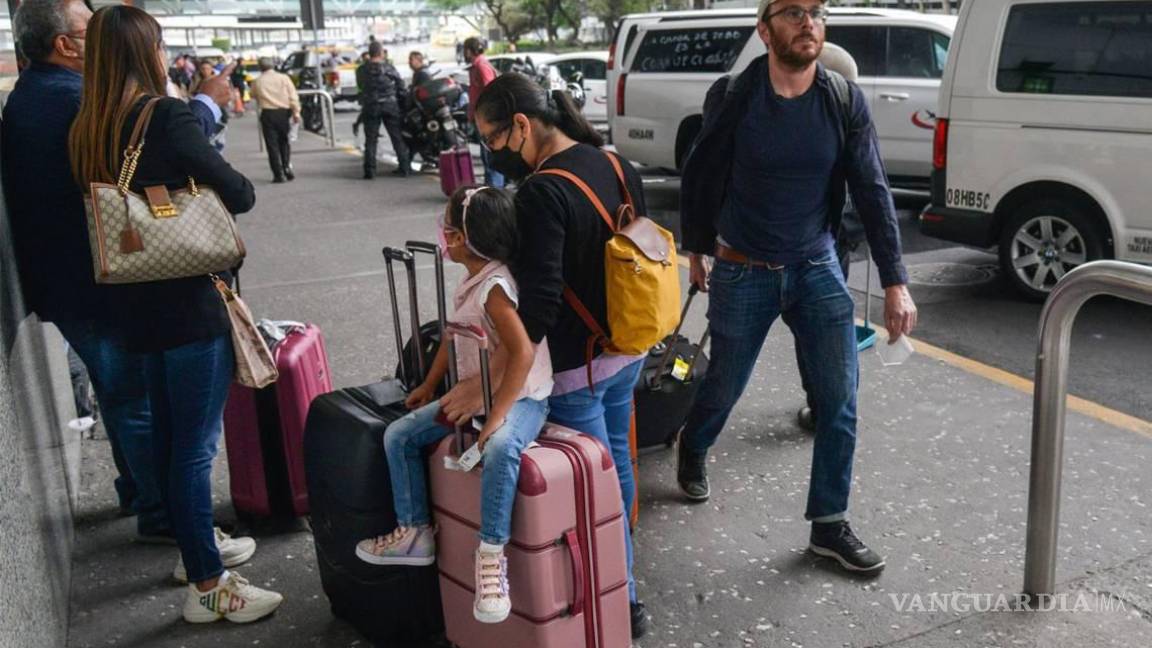 Pasajeros tienen derecho a subir un equipaje gratis a vuelos, afirma Profeco