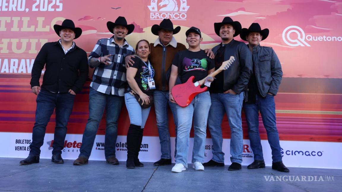 ¡Llegan con botas, sombrero y hasta guitarras! Saltillenses reciben a Bronco con los brazos abiertos