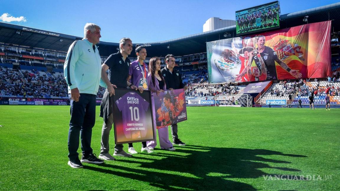 Como toda una campeona: así recibe el Pachuca femenil a Jennifer Hermoso en México