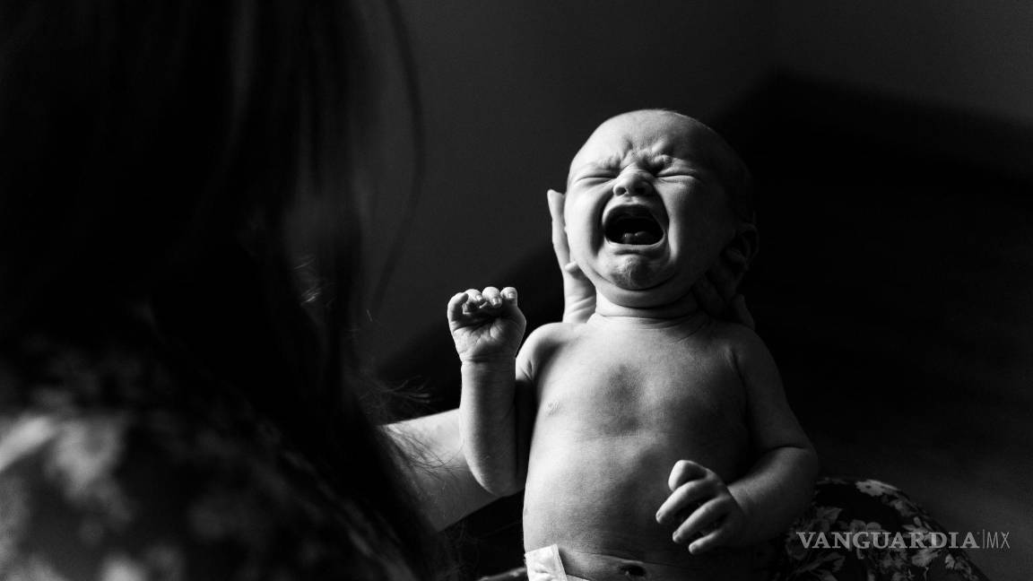 Nace bebé abordo de camioneta en Saltillo; Bomberos la ‘reciben’