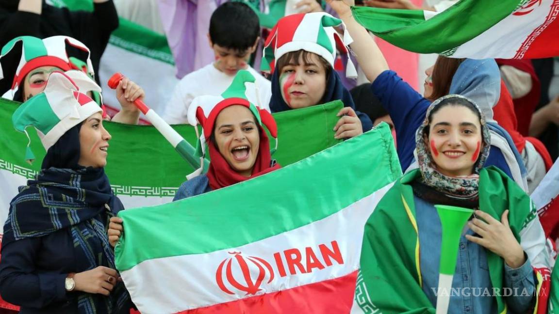 Por tercera vez en 40 años, Irán permitió a mujeres asistir a un partido de fútbol