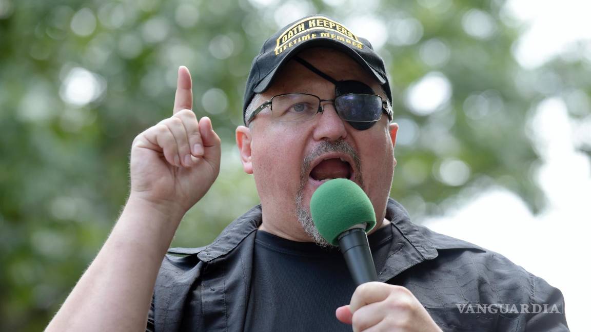 $!Stewart Rhodes, fundador del grupo extremista Oath Keepers, habla en un acto frente a la Casa Blanca, Washington, 25 de junio de 2017.