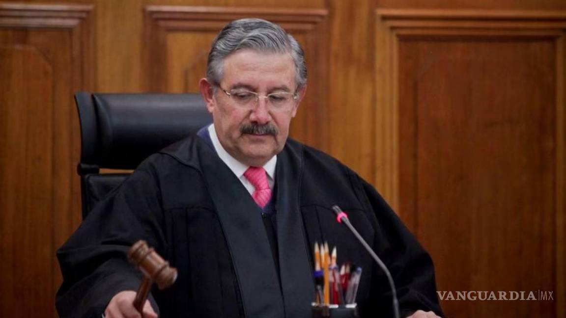 Pide AMLO a ministro ‘dar la cara’ en caso de libros de texto y de cobro de impuestos