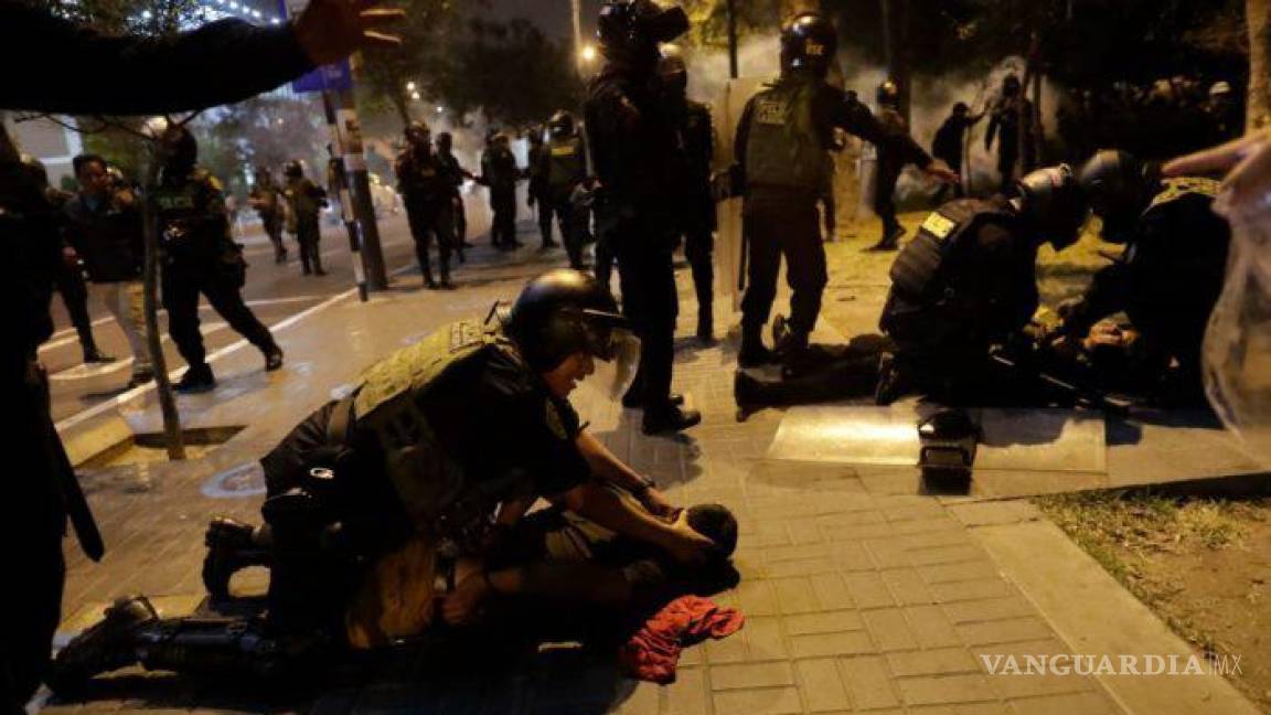 Mueren 9 manifestantes tras declarar estado de emergencia en Perú; van 17 en total
