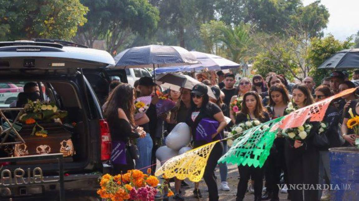 $!Dan último adiós a Ariadna Fernanda y exigen justicia